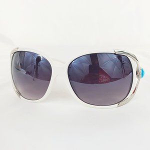 Retro White w/ Crystals Butterfly Frame Black Gradient Lens Sunglasses ES1012